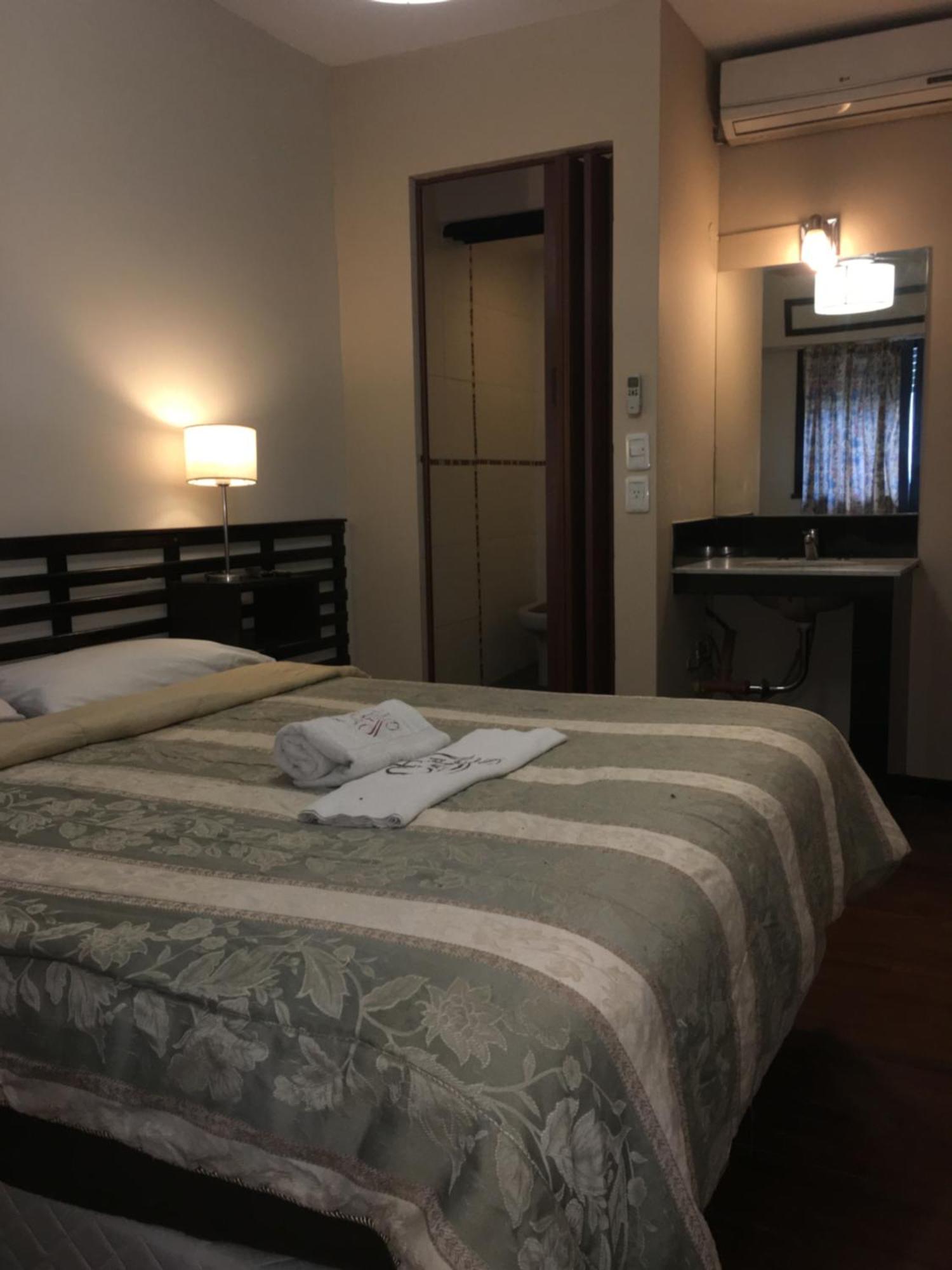 Hotel Chipre บัวโนสไอเรส ภายนอก รูปภาพ